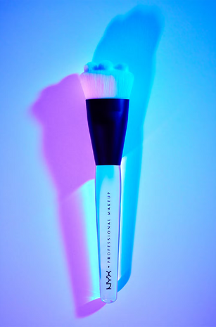 NYX Professional Makeup - High Glass Face Brush