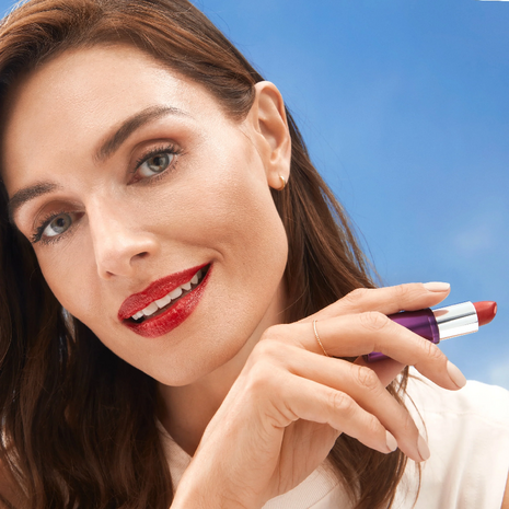 Covergirl - Simply Ageless Moisture Renew Core Lipstick - 130 Darling Mocha